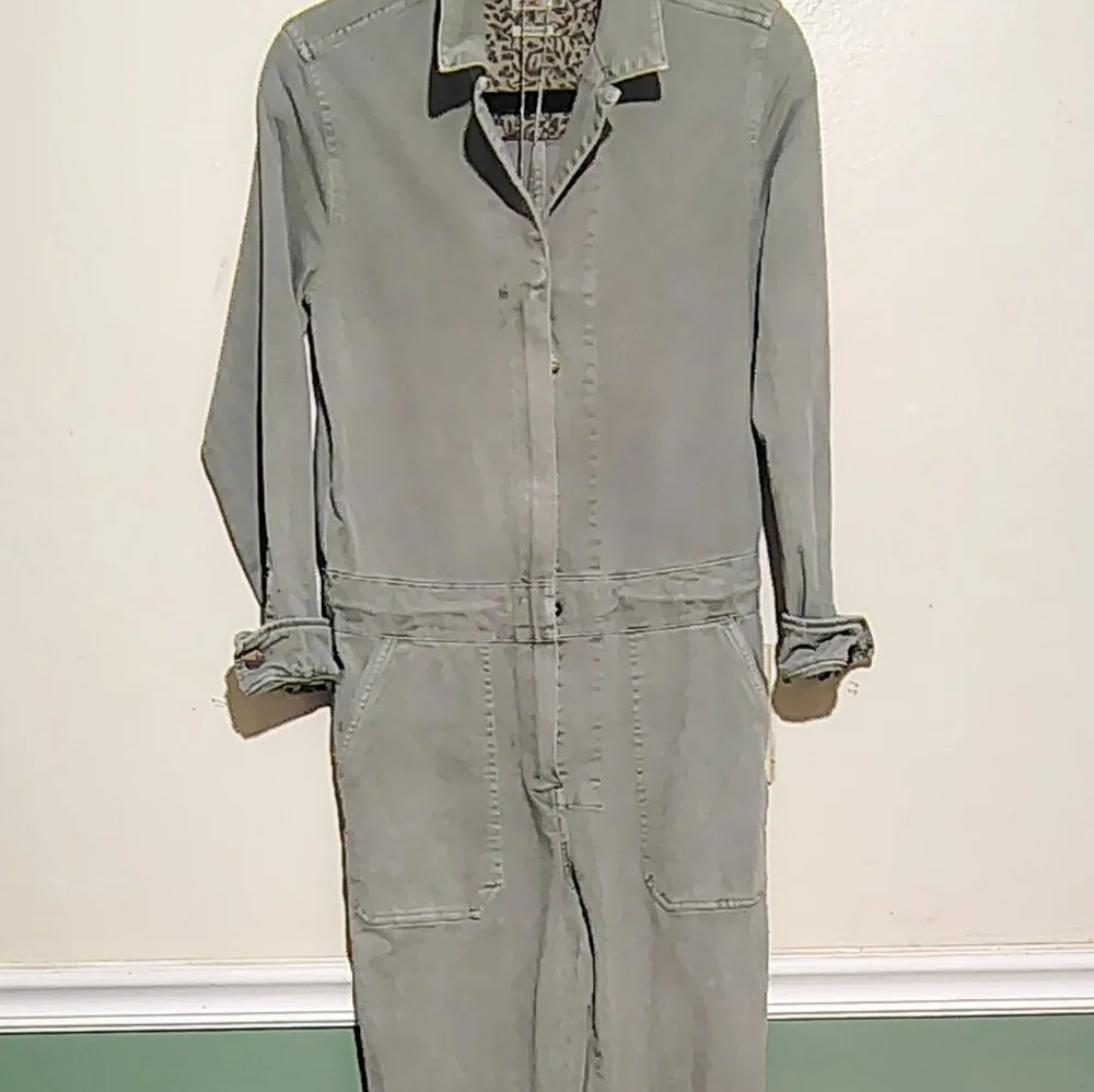 - FAHERTY SZ 6  OVERLAND  TWILL DISTRESSED OKIVE GREEN ZIP UP JUMPSUIUIT $289 - Picture 7 of 14